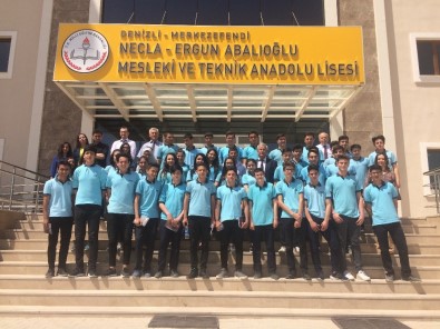 Necla-Ergun Abalıoğlu Öğrencileri PİSA'da Ülkemizi Temsil Etti
