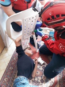Sıkışan Parmağı İtfaiye Kurtardı