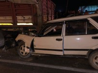 Tıra Çarpan Otomobilde Sıkışarak Hayatını Kaybetti