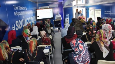 Türk Telekom Teknoloji Seferberliği Projesi Adıyaman'da Kadınlarla Buluştu
