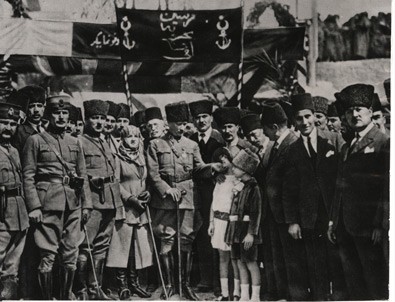 Atatürk'ün çocuk sevgisi Genelkurmay arşivlerinde