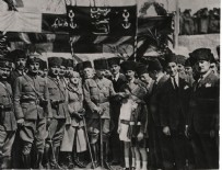 DOLMABAHÇE SARAYı - Atatürk'ün çocuk sevgisi Genelkurmay arşivlerinde