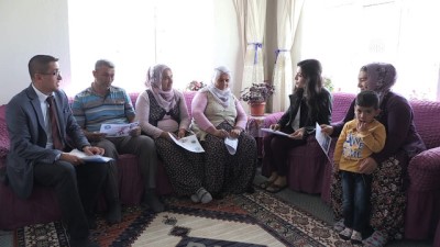 Çocuk Yaşta Evliliğe Karşı Kapı Kapı Dolaşıyorlar