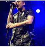 HALUK LEVENT - Haluk Levent Yeleğini Açık Artırmayla Satışa Çıkardı