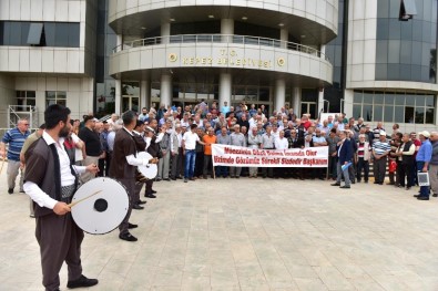 Sanayi Esnfından Tütüncü'ye Davullu Zurnalı Teşekkür