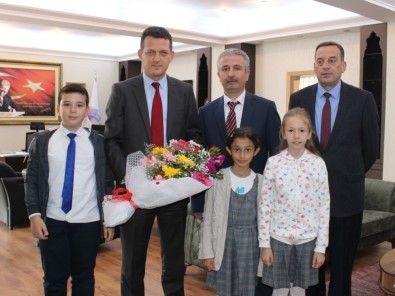 Ürkmezer 'Çocuklarımızın Her Gününün Bayram Sevinci İçerisinde Geçmesini Diliyorum'