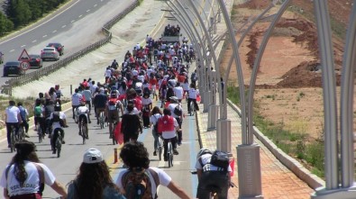 Uşak'ta 23 Nisan Bisiklet Şenliği Düzenlendi