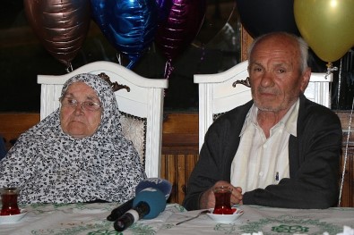 77'Lik Dededen Eşine 60. Yıl Evlilik Yıl Dönümü Sürprizi