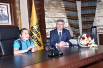 Akyürek, Makamını 4. Sınıf Öğrencisine Devretti