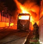 TAKIM OTOBÜSÜ - Altay Spor Kulübünün Takım Otobüsü Alev Alev Yandı