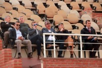 ŞEREF TRIBÜNÜ - Depreme Uygun Olmayan Tribünlerde Rahatça Maç Seyrettiler