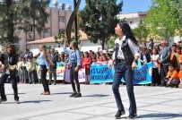 İBRAHIM ERDOĞAN - Gösteriyi Unutup Paralara Hücum Ettiler