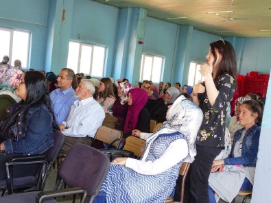 Koro Şefliğini Seyircilerin Arasından Yaptı