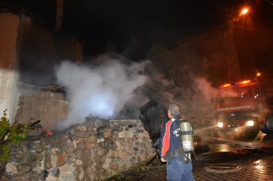 Suşehri'nde Ev Yangını