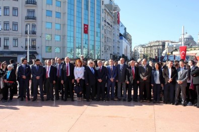 Taksim'deki 23 Nisan Törenlerinde CHP'li Sezgin Tanrıkulu'na Tepki
