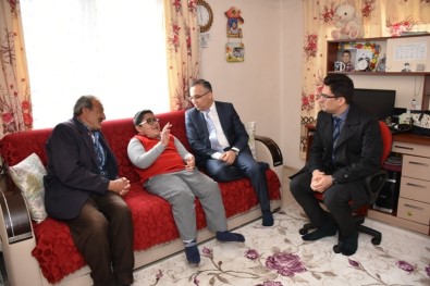 Vali Çeber'den Engeli Muhammed'e Ziyaret