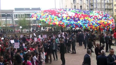 Yüksekova'da 23 Bin Mektup Balonlarla Gökyüzüne Uçuruldu