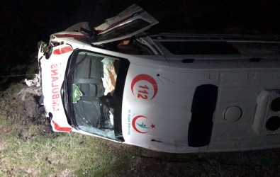 Ambulans İle Otomobil Çarpıştı Açıklaması 1 Ölü, 3 Yaralı