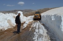 Antalya'da Nisan Ayında 5 Metrelik Karla Mücadele Haberi