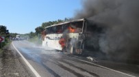 MEHMET ÜNAL ŞAHIN - Anzakları Taşıyan Tur Otobüsü Yandı