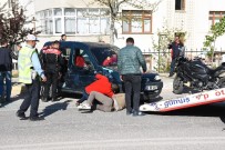 EHLİYETSİZ SÜRÜCÜ - Ehliyetsiz Sürücü Polisten Kaçtı, Kaza Yaptı Açıklaması 5 Yaralı