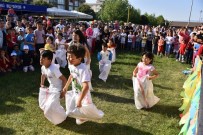 KAR FIRTINASI - Salihli'de Çocuk Şenliği Yapıldı