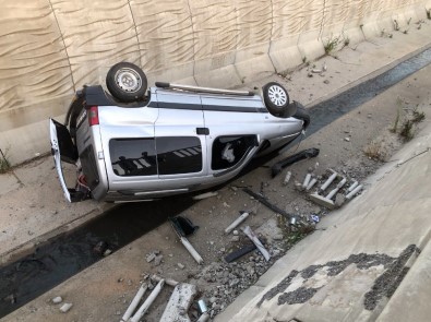 Sultanbeyli'de Otomobil Dereye Uçtu Açıklaması 1 Yaralı