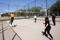 FUTBOL SAHASI - Yakacık 3 Günde 30 Bin Kişiyi Ağırladı