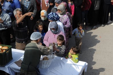 Afrin Halkının Ekmeği Mehmetçik'ten