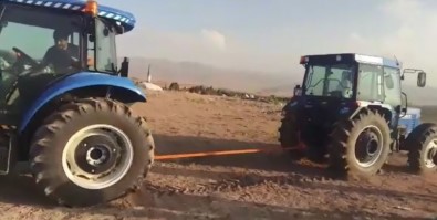 Ağrı'da Traktörler Üzerinde Güç Denemesi Yaptılar