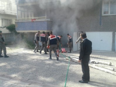Akşehir'de Yangına Jandarma Müdahalesi