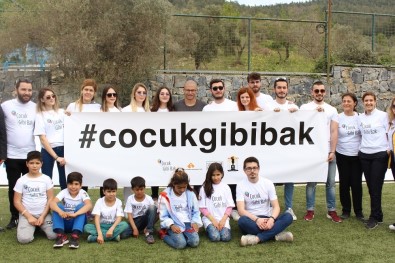İzmir Ekonomili İletişimcilerden 'Çocuk Gibi Bak' Projesi