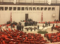 Milletvekilleri Genel Kurulu Oturumu Bittikten Sonra Fotoğraf Çektirdiler