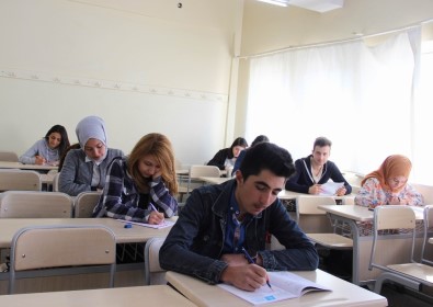 Sivas'ta 6 bin öğrenci deneme sınavında ter döktü