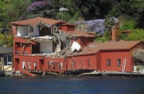 KURU YÜK GEMİSİ - Tarihi Yalı Onarılmayı Bekliyor