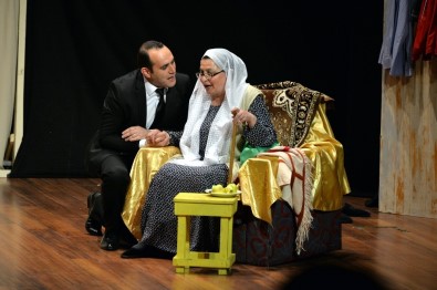Türk Dünyası Tiyatro Günleri Başladı