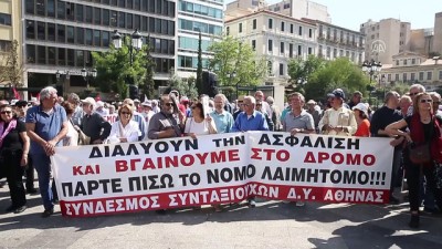 Yunanistan'da Emekliler Kemer Sıkma Politikasına Karşı Yürüdü
