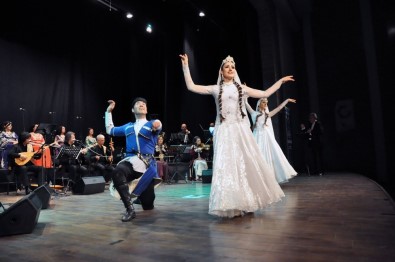 Ankara Türk Dünyası Müzik Topluluğu Konser Verdi