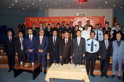 Atatürk Havalimanı'nda Polislere Çince Dersi