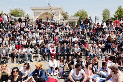 Bu Festivale Giriş Parayla Değil Kitapla