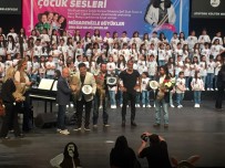UFUK BAYRAKTAR - Çocuklar 'Barış Abi'lerinin Şarkılarını Seslendirdi