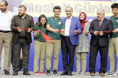 Eğitim Ve Kariyerine Yön Vermek İsteyenler Arnavutköy'de Buluştu