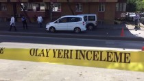 BAĞCıLAR EĞITIM VE ARAŞTıRMA HASTANESI - Güngören'de 'Yol Verme' Kavgası Açıklaması 1 Ölü, 1 Yaralı