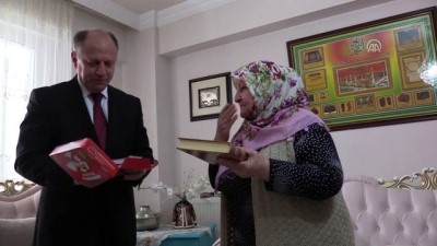 Hasta Yatağında Okuma Yazma Öğrenip 'Kitap Kurdu' Oldu