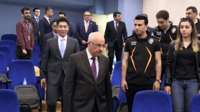 Havalimanı Polisine Çince Kursu