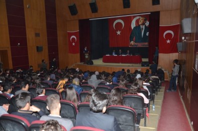 Yüksekova'da Tanıtım Ve Kariyer Günlüğü Etkinliği