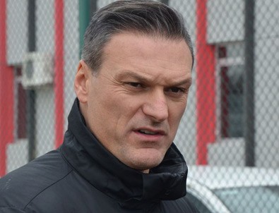 Alpay Özalan, AK Parti'den aday adayı oldu