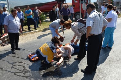Milas'ta Motosiklet İle Kamyonet Çarpıştı; 1 Yaralı