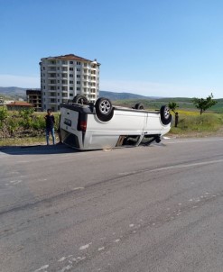 Ankara'da Minibüs İle Otomobil Çarpıştı Açıklaması 2 Yaralı