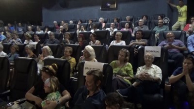Bodrum'da 'İki Yaka Yarım Aşk' Filmin Gösterimi